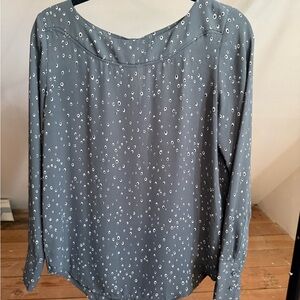 Ann Taylor Gray and White Patterned Blouse